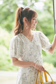 【成瀬愛里さん着用】モノトーンフラワーカシュクールワンピース※一部店舗のみ入荷