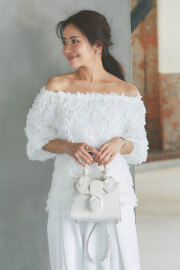 9月3日オフィシャルサイト限定少量再販！【mana maruyamaさんコラボ】花びらチュールオフショルブラウス