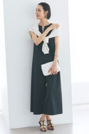 キーネックロンパース