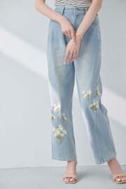 【美香さん着用】フラワー刺繍デニムパンツ