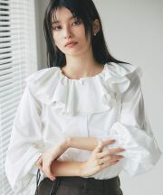 フリル衿ブラウス