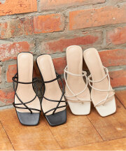 ラインヒールサンダル※一部店舗のみ入荷