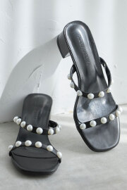 パールサンダル※一部店舗のみ入荷