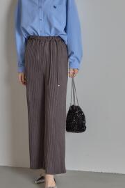 ポンチスウェードプリーツワイドパンツ※一部店舗のみ入荷