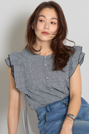 【8/27 0:00 SALE再値下げ！】パールボタンペプラムフリルブラウス※一部店舗のみ入荷＊SALE品につき返品/交換/注文確定後の変更キャンセル不可＊