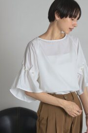 袖タックパールブラウス※一部店舗のみ入荷