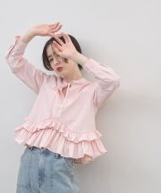 【オフィシャルサイト限定】イレヘムフリルストライプブラウス