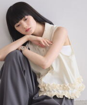 【オフィシャルサイト限定】ふくれドットジャガードフリルヘムブラウス