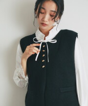 【オフィシャルサイト限定】圧縮ニットゴールドボタンクルーネックベスト