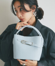 【オフィシャルサイト限定】バックルデザインハンドバッグ