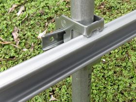 パイプどめ金具