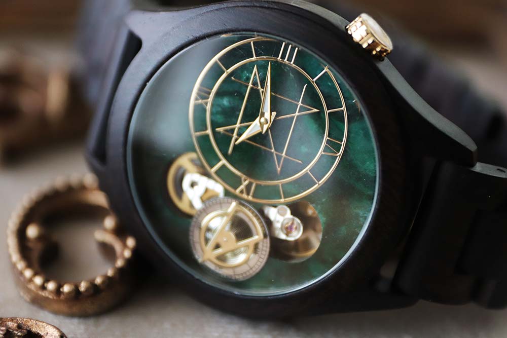 Double Movement Model / Green Mica  Natural Ebony Band