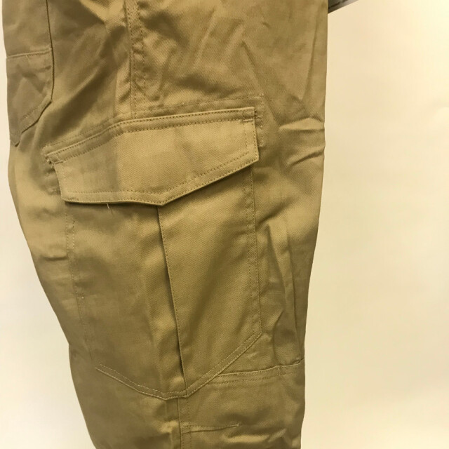 丈夫な綿100％使用の夏用つなぎカーゴポケット