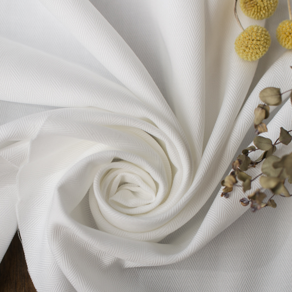 【布帛】消臭・防臭加工ブロードぐらいの厚み/綿ポリ・ヘリンボーン柄（オフホワイト）オーダーカット