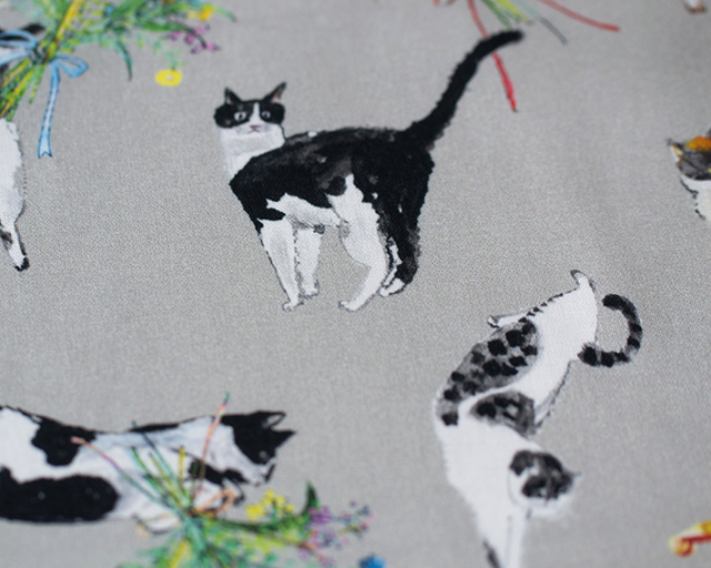 【布帛】デザイナーズ生地(シーチング)「猫への花束、猫からの花束」オーダーカット