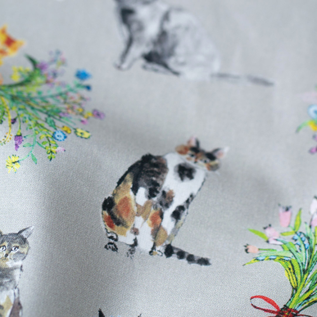 【布帛】デザイナーズ生地(シーチング)「猫への花束、猫からの花束」オーダーカット