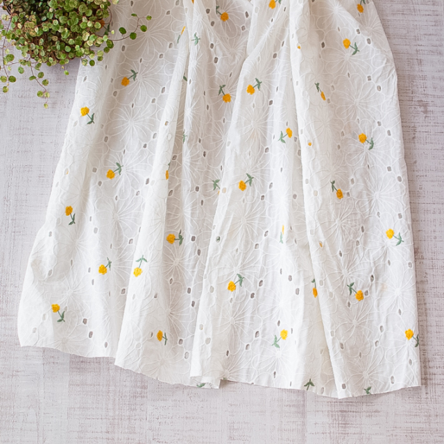 【レース】花と花とのコットンエンブロイダリーレース オーダーカット