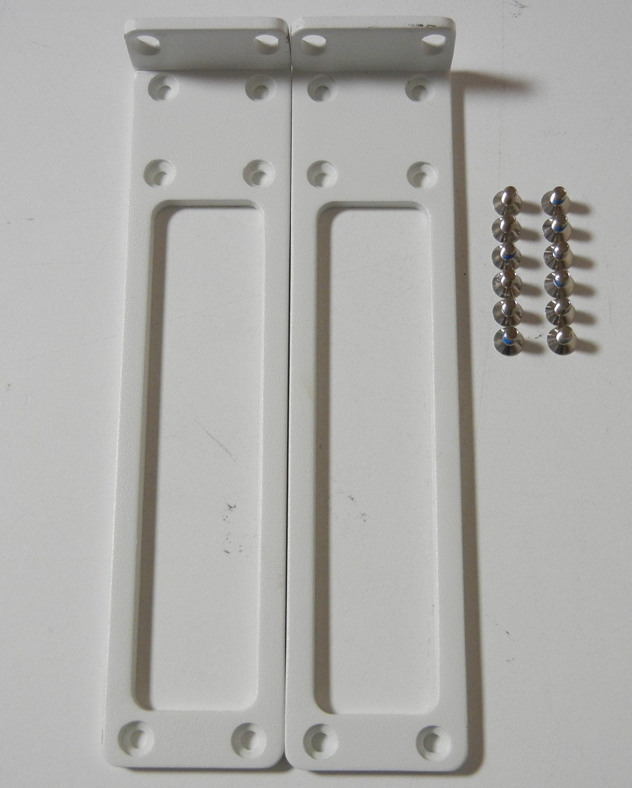 【中古】Fortinet FG-600C 800C用 ラックマウントキット（ネジ左右各6個付）