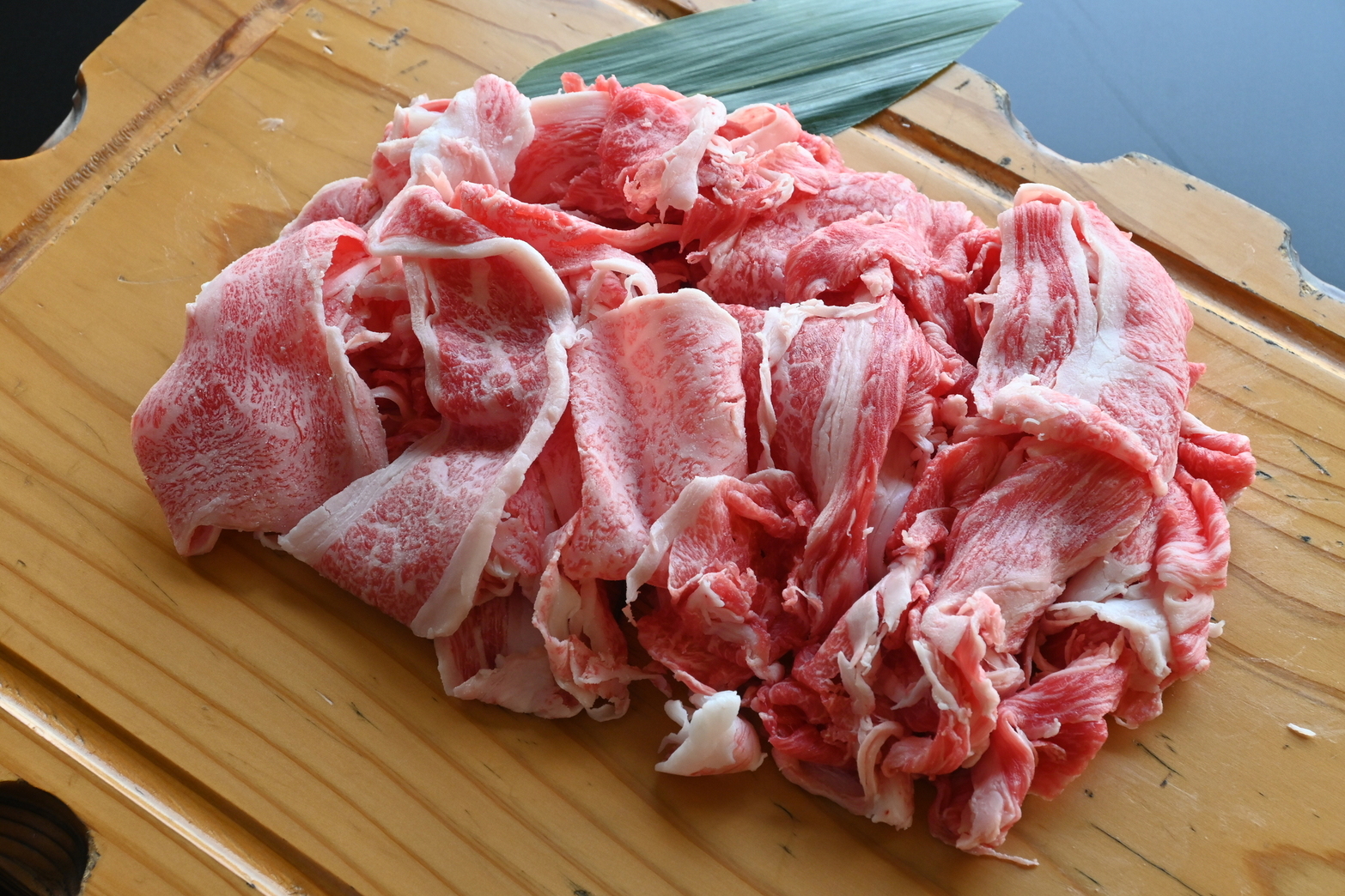 受賞牛切落し  250g　（冷凍）　簡易箱入　数量限定（お届けは5月末日まで）