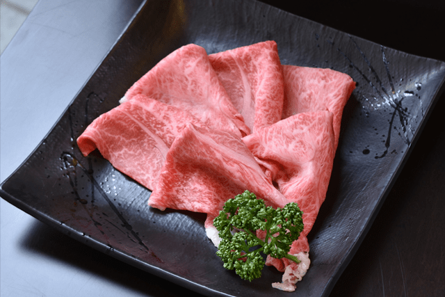 ネット限定 送料無料 お試し米沢牛 肩ロースすき焼き用 トレー盛り250g 冷蔵 米沢牛黄木 米沢牛 黒毛和牛のギフト通販 ネット限定 送料無料 お試し米沢牛 肩ロースすき焼き用 トレー盛り250g 冷蔵 米沢牛黄木 米沢牛 黒毛和牛のギフト通販