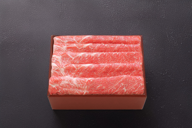和牛である米沢牛の専門店、黄木のすき焼き用精肉。肩の部位の詰合せの赤箱。
