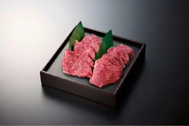 和牛である米沢牛の専門店、黄木の焼肉詰合せ
