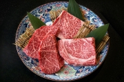 【A5限定】米沢牛コンビネーションステーキ盛り合わせ(ロース150g×2枚・上モモ100g×2枚)（冷凍）送料無料　化粧箱入