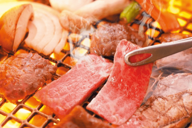 和牛である米沢牛の専門店、黄木の焼肉用精肉。焼肉の調理イメージ。