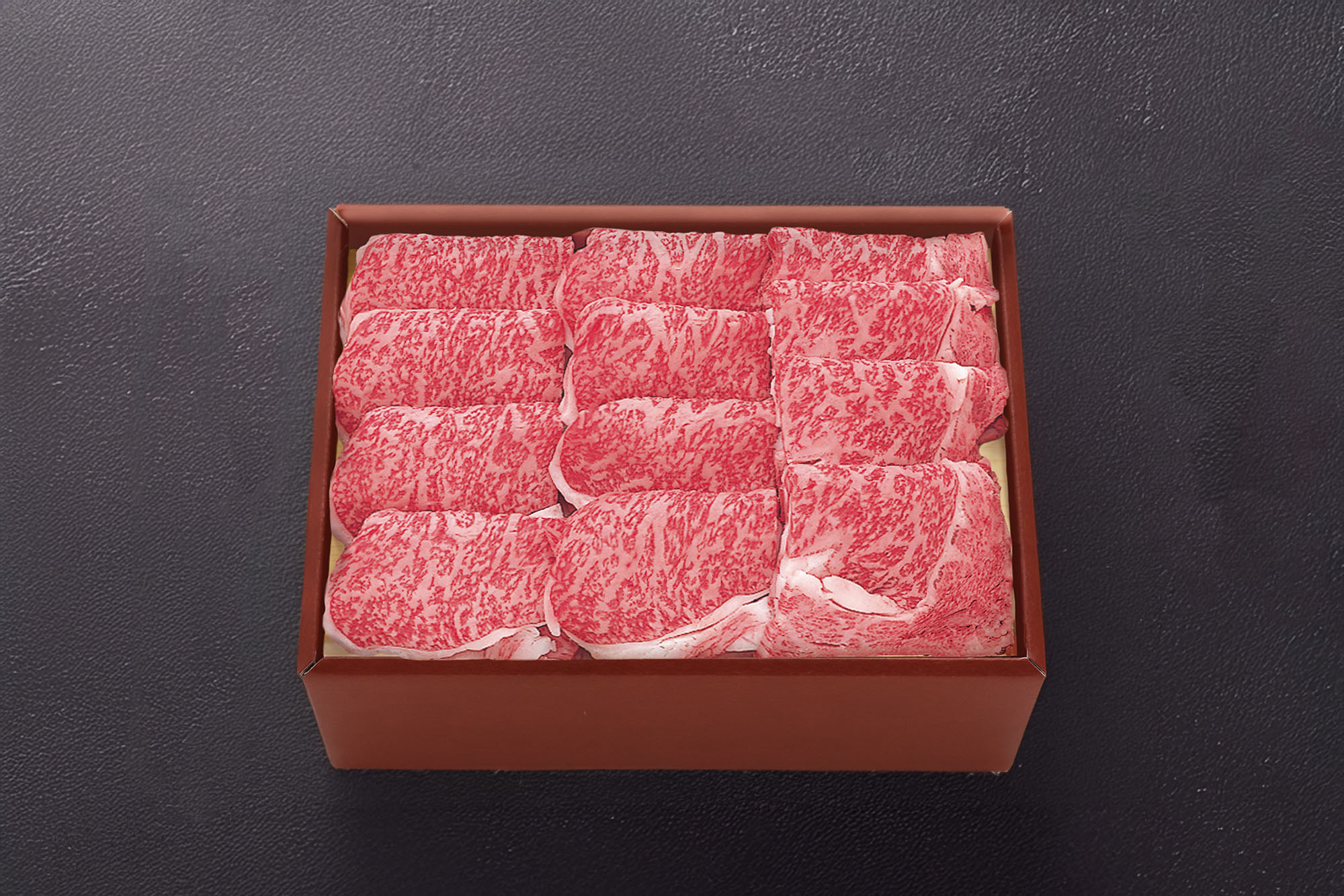和牛である米沢牛の専門店、黄木のロース焼肉用精肉