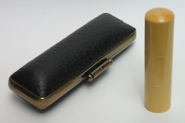 本柘銀行印印・認印　ケース付き　１３．５ミリ丸　