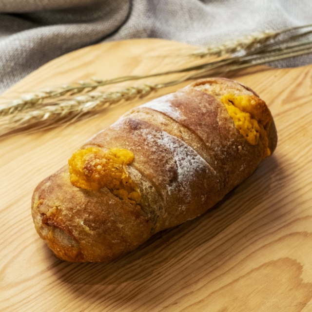 チェダーチーズのライ麦パン