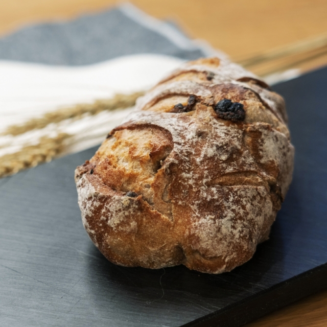 レーズンとクルミのライ麦パン