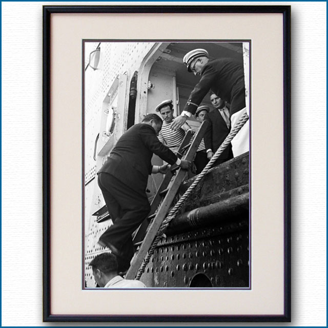 1950年 客船リベルテ・ニューヨーク港外パイロット乗船の写真 3295LL黒