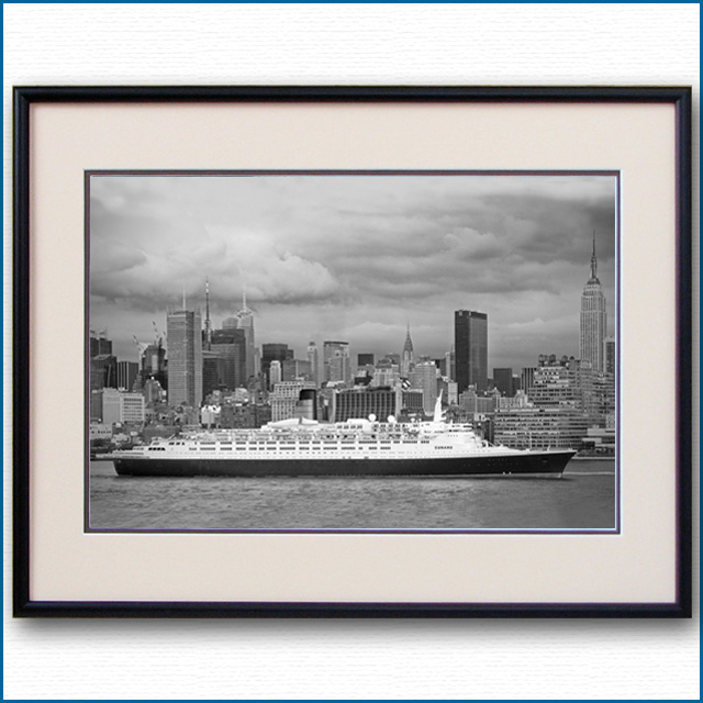 2007年 客船クイーンエリザベス2・マンハッタンの写真 3330LL黒