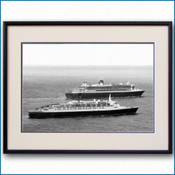 2008年 客船クイーンエリザベス2とクイーンメリー2の写真 2484LL黒