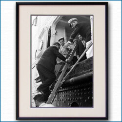 1950年 客船リベルテ・ニューヨーク港外パイロット乗船の写真 3295LL黒