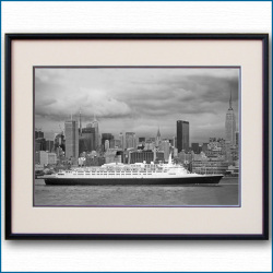 2007年 客船クイーンエリザベス2・マンハッタンの写真 3330LL黒