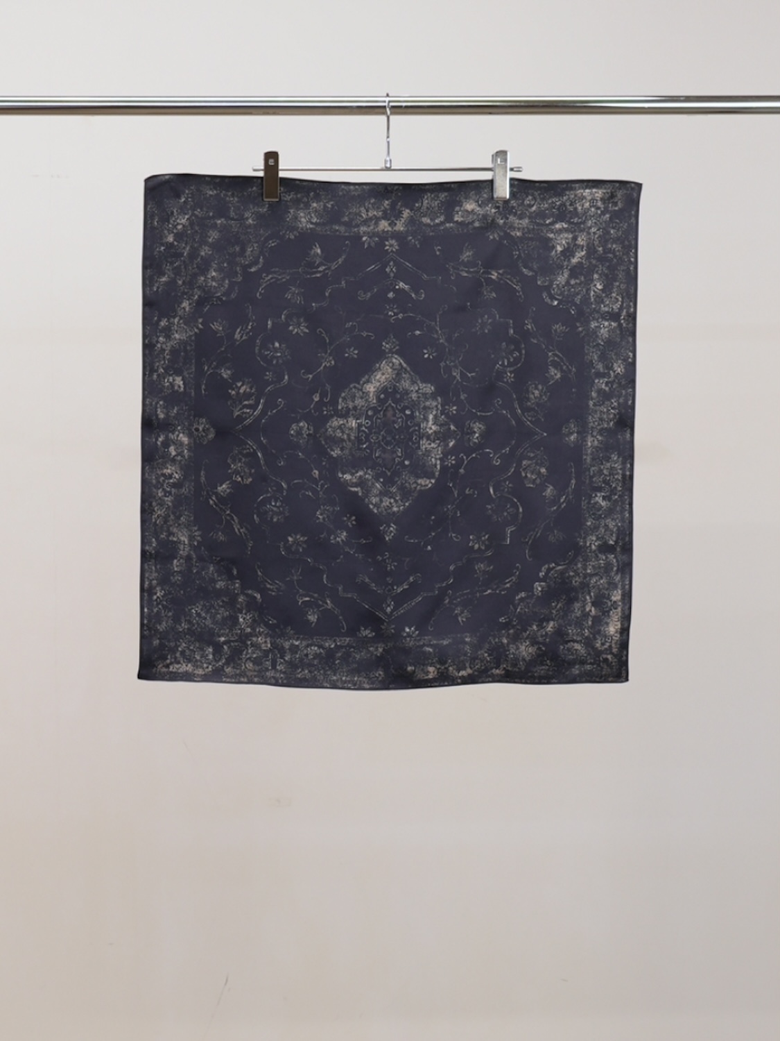 ANCELLM HAND-DRAWM SILK SCARF NAVY 2026SS