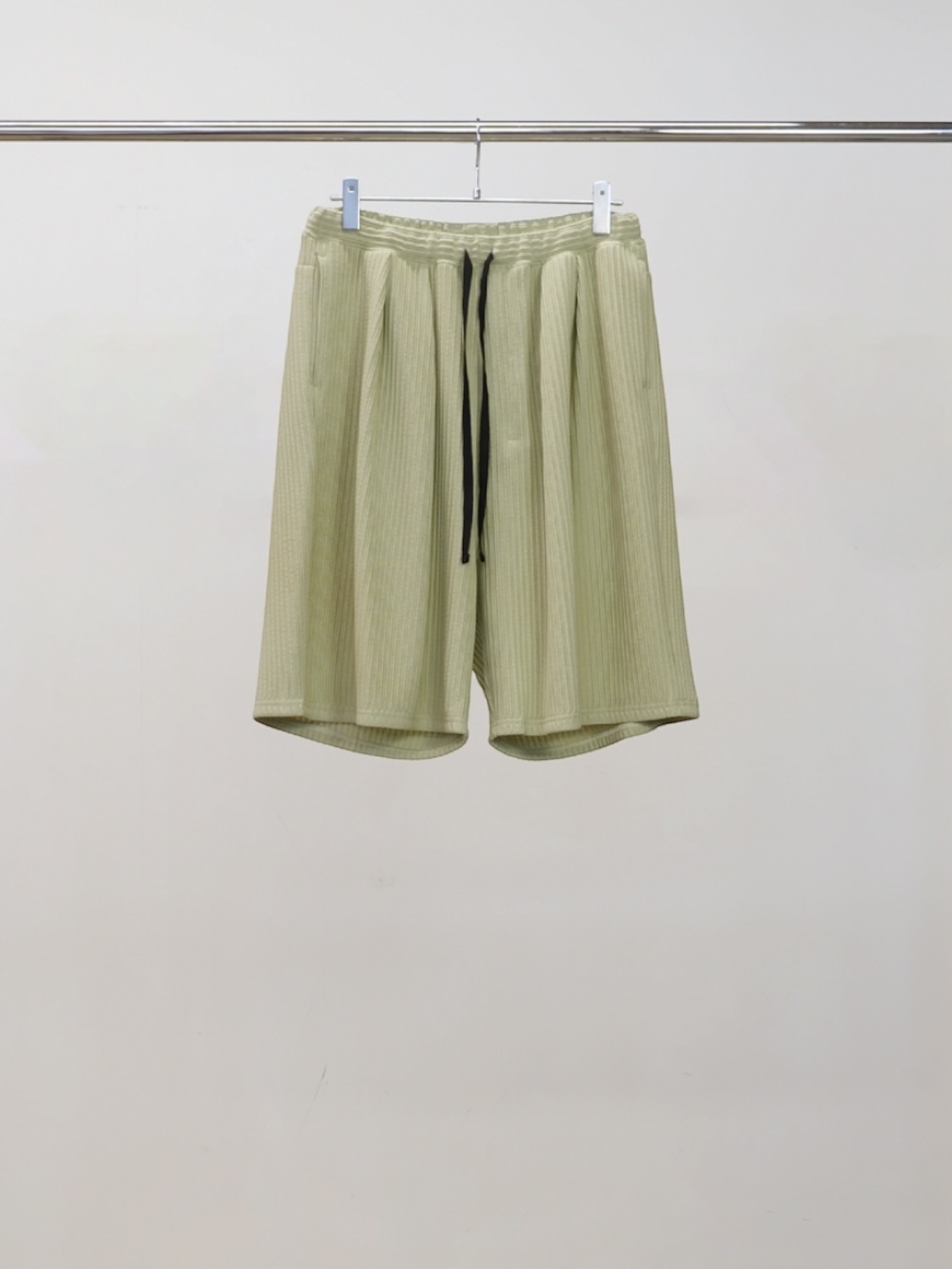 ANCELLM WRINKLED STRIPE TUCK SHORT PANTS WASABI 2026SS