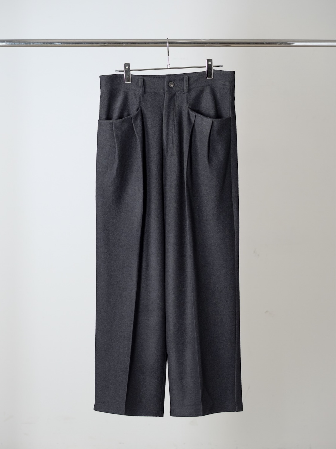 ANCELLM WOOL CUT WIDE TUCK SLACKS NAVY 2026AW