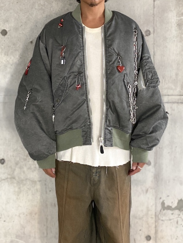doublet KEY CHAIN DECORATED BOMBER JACKET KHAKI 通販商品ページ
