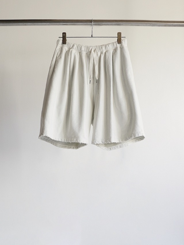 ANCELLM TUCK SWEAT SHORTS WHITE
