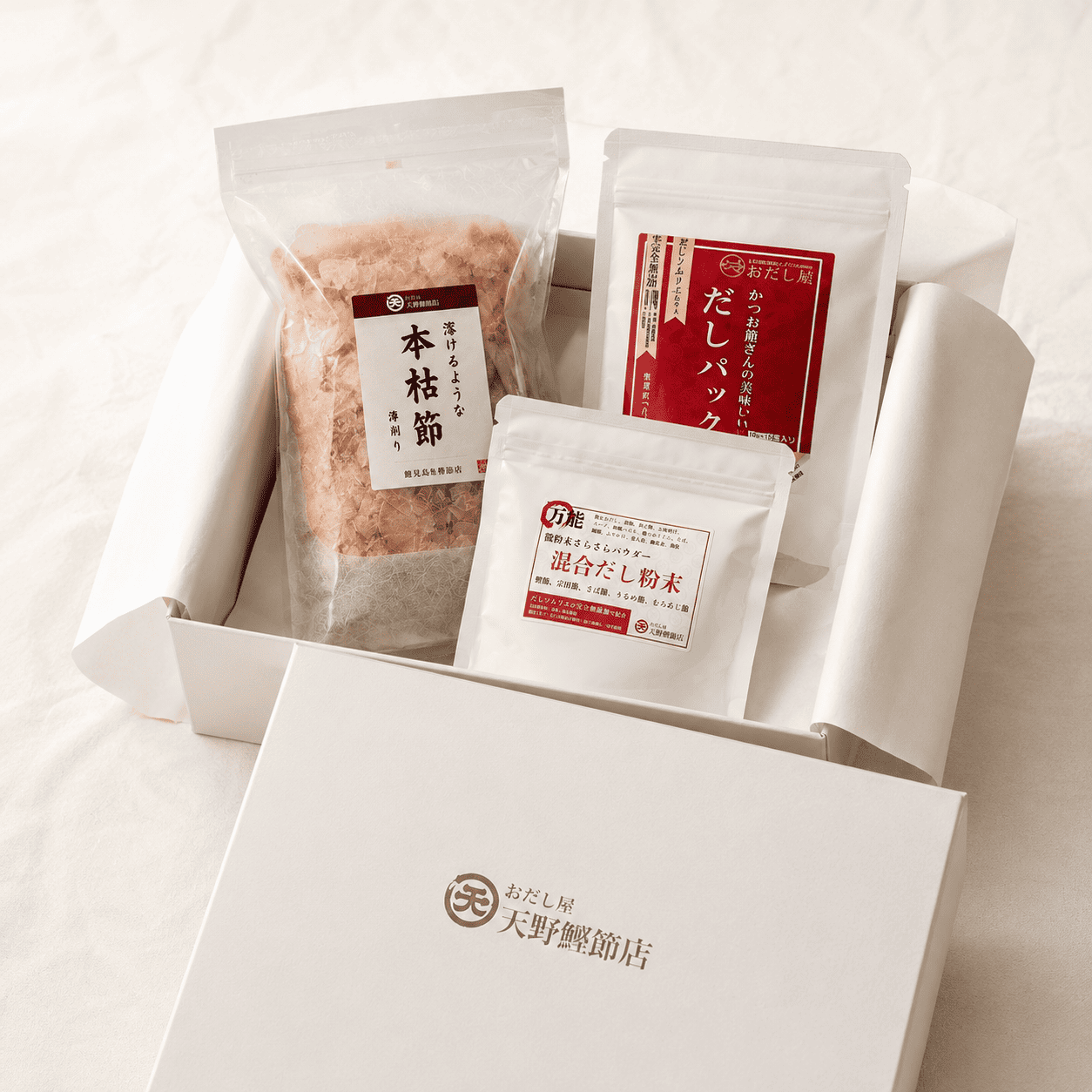 ギフトセット（溶けるような本枯節30g・美味しいだしパック10個入・混合だし粉末）