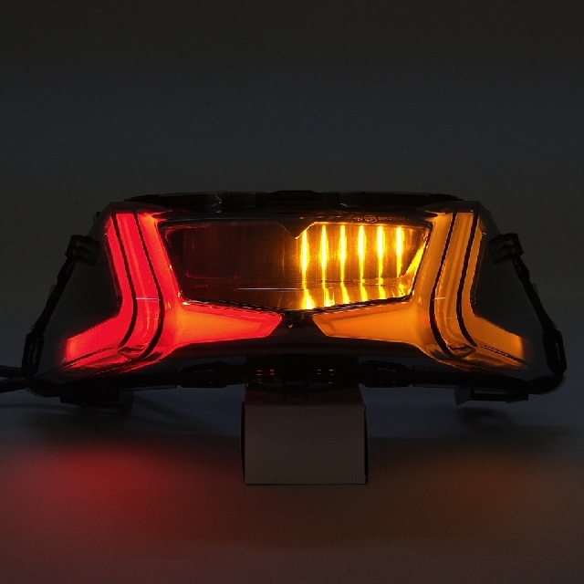 スズキ フォーチュナー WDB3S テールライト imgrc0153795465.jpg