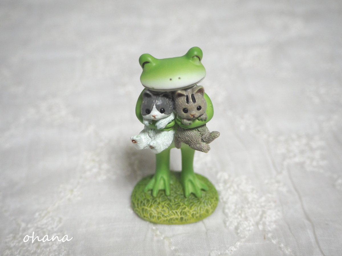 猫が大好きなカエル