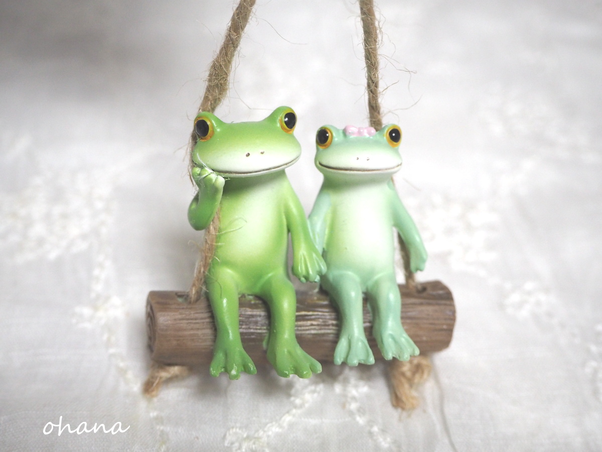 ブランコ・カエルのカップル