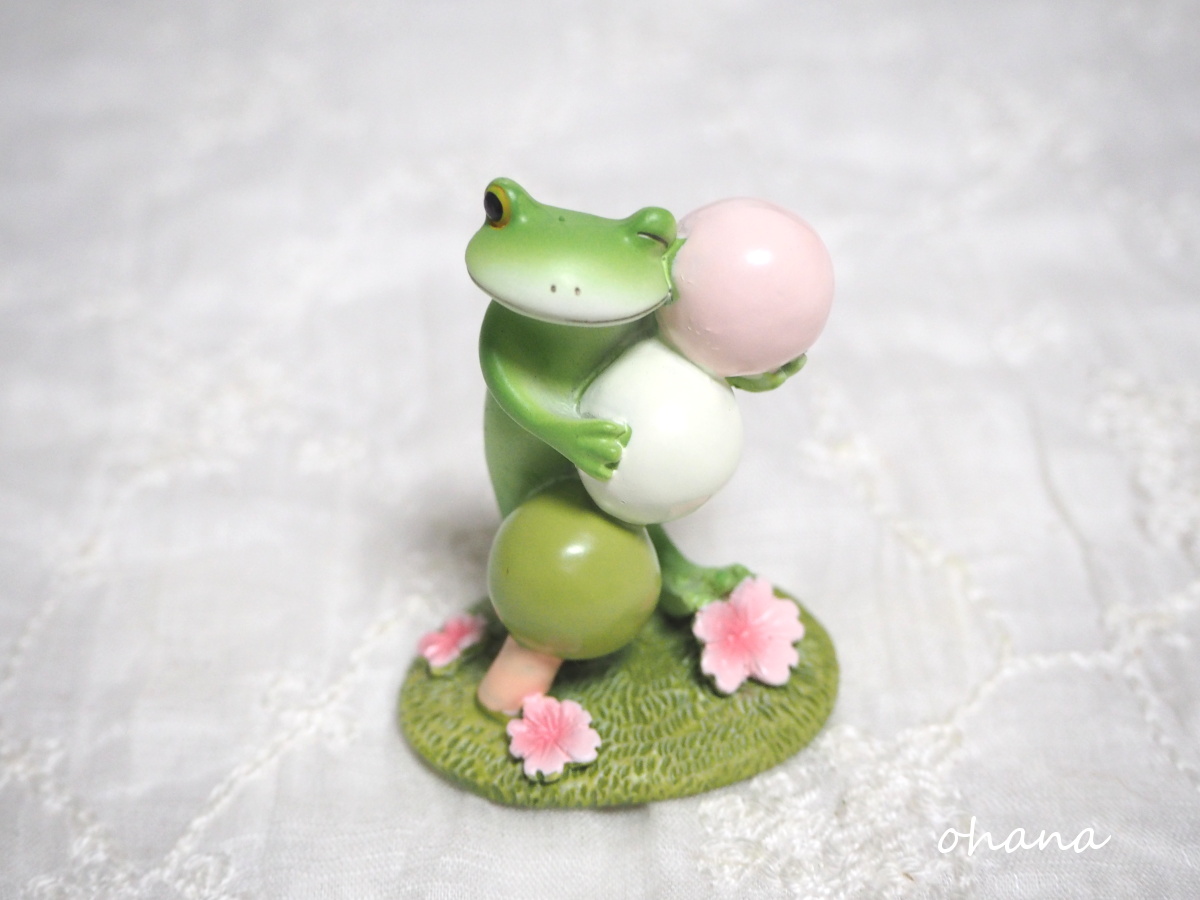 桜3色だんごのカエル