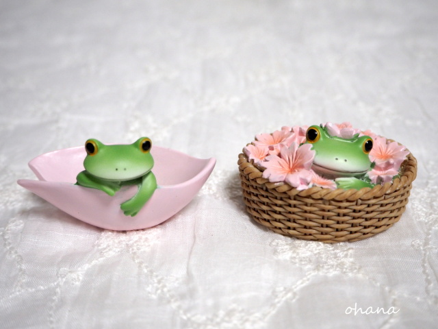 Copeau「桜からひょっこりするカエル」