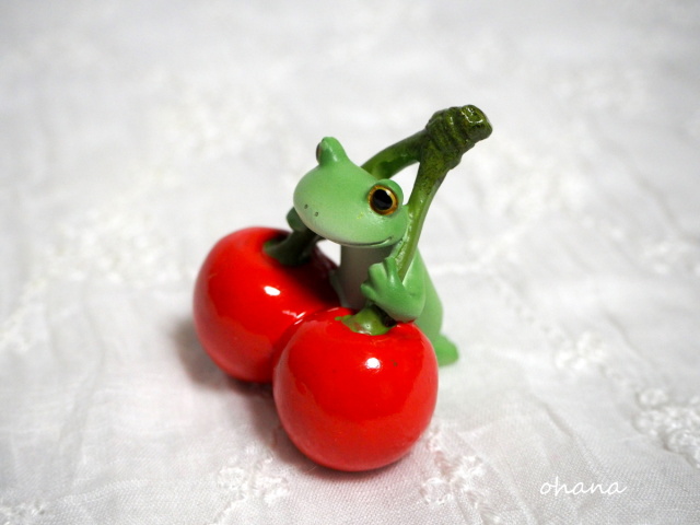 さくらんぼとカエル