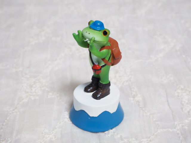 山頂からヤッホーなカエル